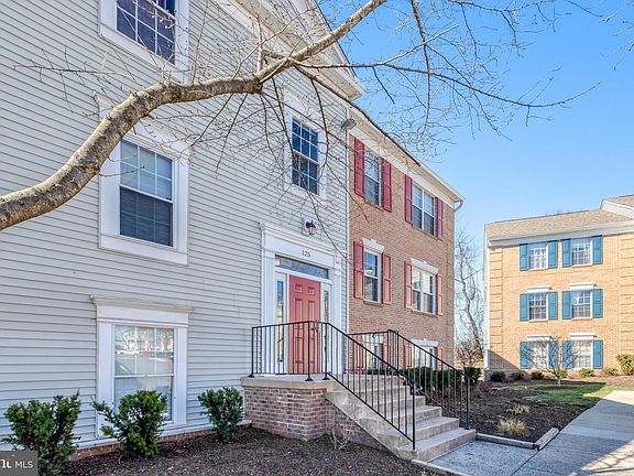 3rd image of 125 Fort Evans Rd SE APT D