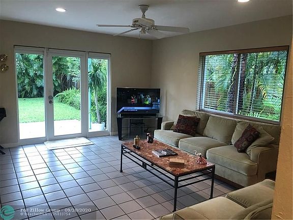 5th image of 708 SW 16th Ct