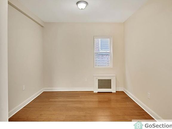 3rd image of 1118 Metcalf Ave #1R