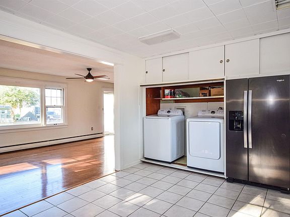 3rd image of 35 Rose Ln