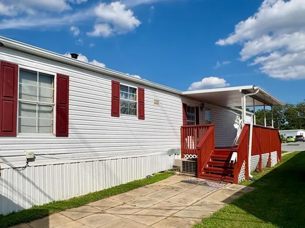 25 Vista Mobile Dr, Dundalk, MD 21222