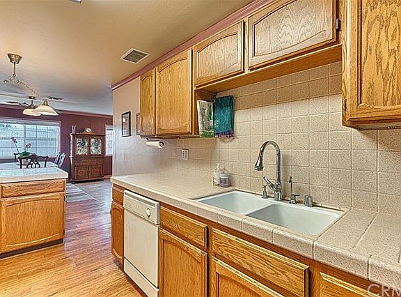 3rd image of 1121 W Grondahl St
