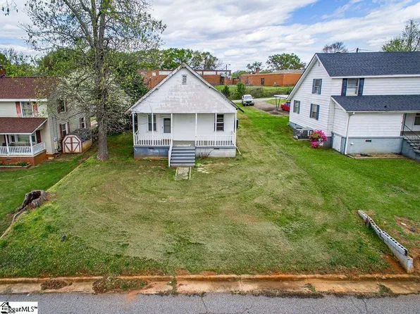 11 Poplar St, Startex, SC 29377