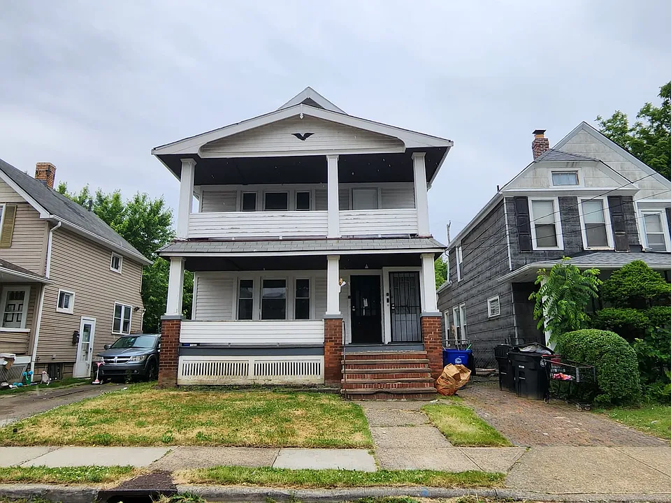 2200 W 104th St