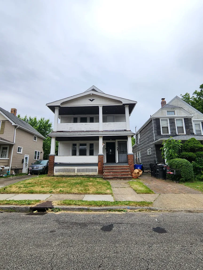 2200 W 104th St photo 1