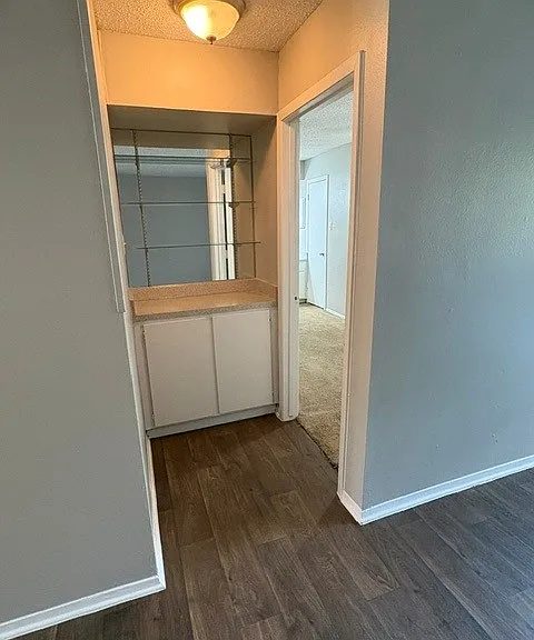 2x2 floorplan bar area