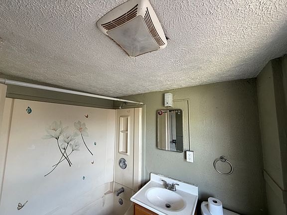 5th image of 277 Crandall Ave Unit 3