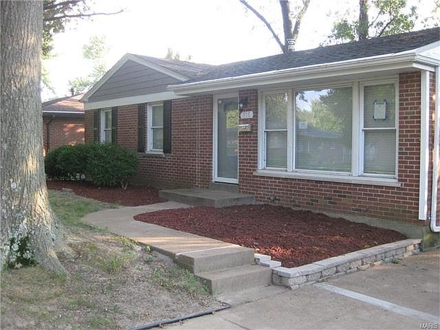 1st image of 215 Saint Eugene Ln