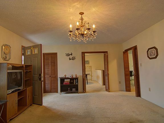 4th image of 81 Sunnyhill Dr