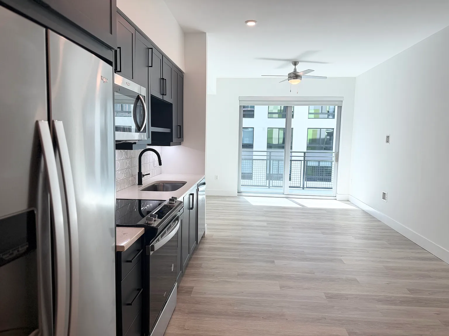 Studio, 514 sqft, $2,011 — Photo 4