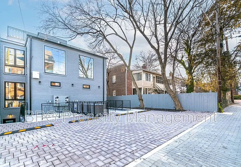 3921 W St NW #1 — Photo 43