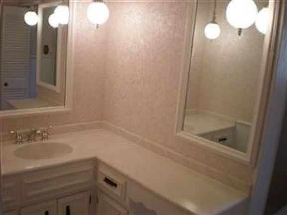 5th image of 405 Yvonne Dr