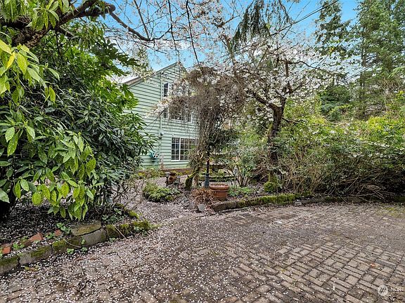 4th image of 2433 156th Street SW