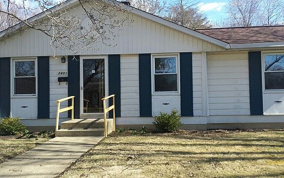 3rd image of 2601 Fairway Dr
