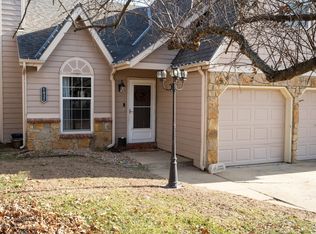 1432 Stone Meadows Dr, Lawrence, KS 66049