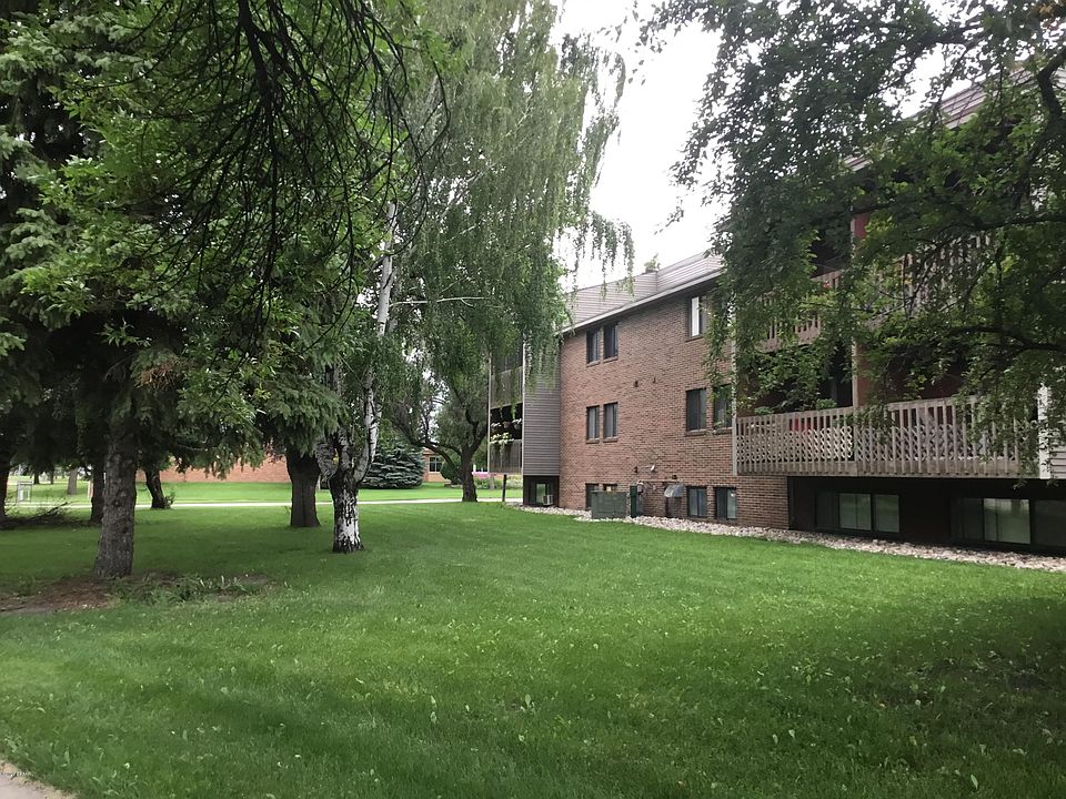 1st image of 921 32nd Ave S APT 6