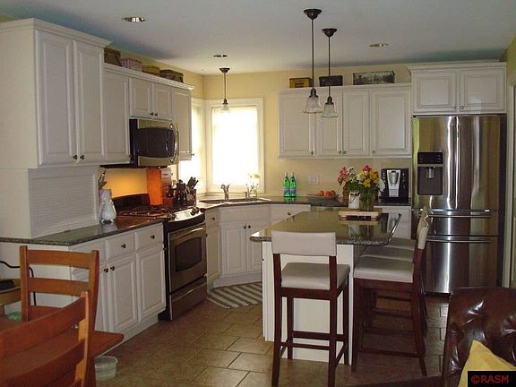 3rd image of 63 Evergreen Ct