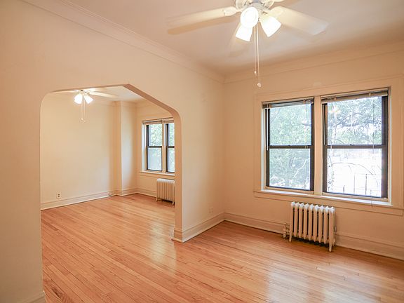 4th image of 2039 W Wellington Ave APT 2
