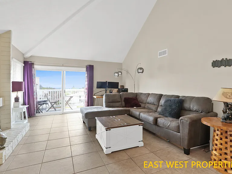 2409 Sommerset Dr — Photo 4