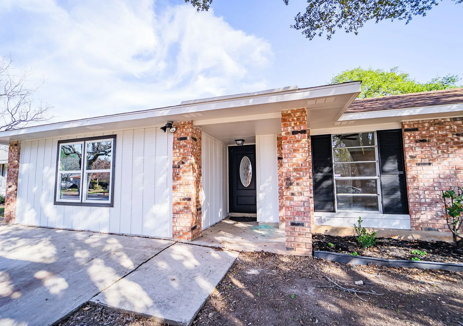 Updated 4 Bed / 2 Bath Home in Northwest San Antonio — Photo 2