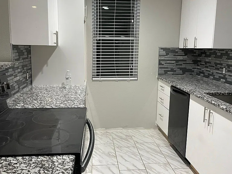 5815 Phoenix Dr #3 — Photo 6