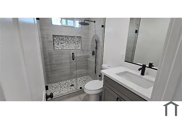 Building Photo - 835 E 92nd St #4