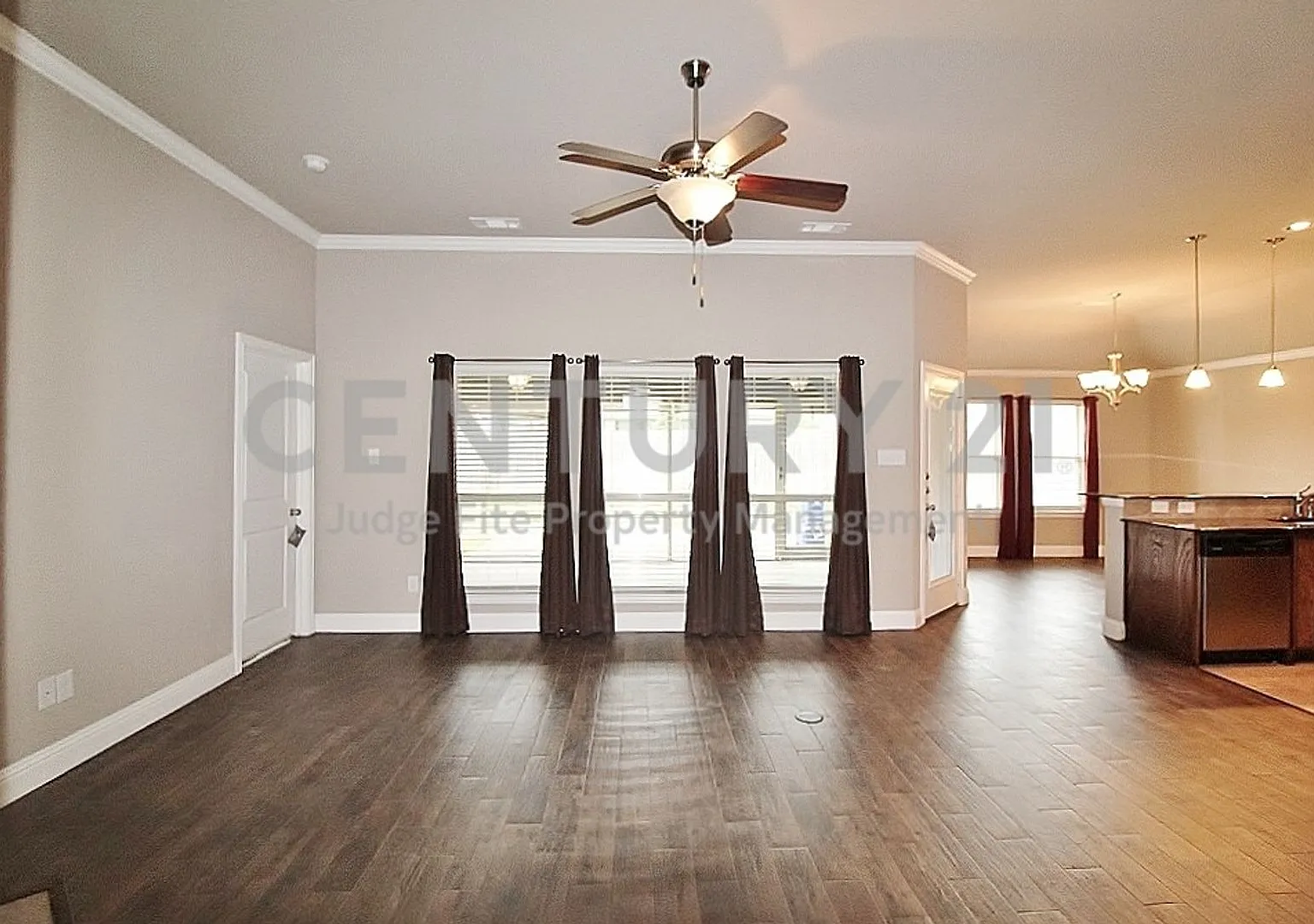 Wonderfully Maintained 3/2/2 in Waxahachie For Rent! — Photo 4