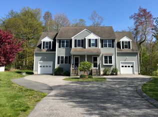 11 Robertson Dr, Hopedale, MA 01747