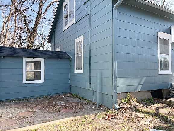 4th image of 802 W South Ave