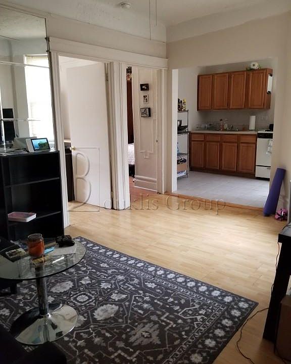 1st image of 2582 36th St #4