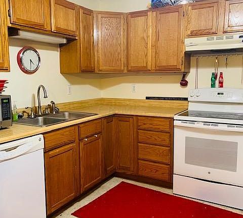 3rd image of 6749 Lewis Dr