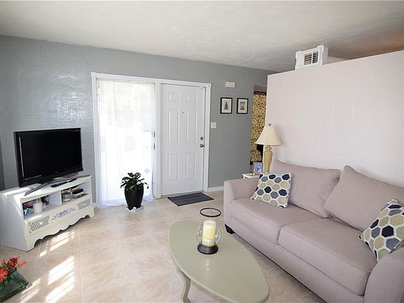 2nd image of 22147 Hernando Ave