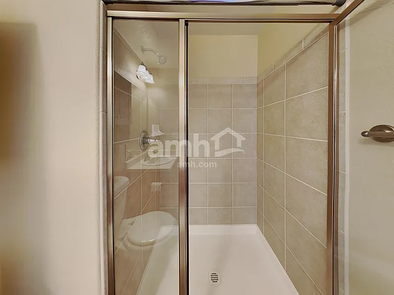 1556 S Catawba Cir — Photo 16