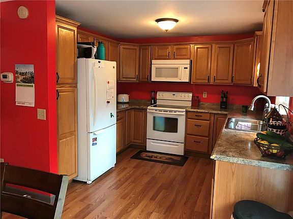 3rd image of 3220 Sherwood Dr