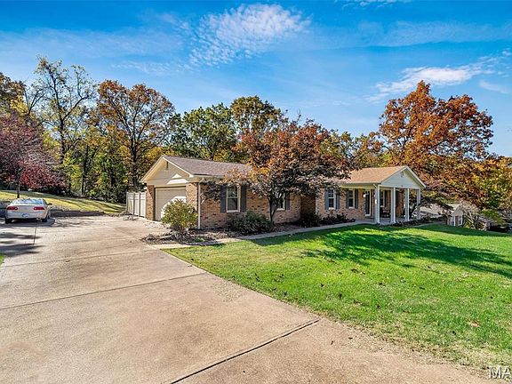 2nd image of 714 Camelot Estates Dr