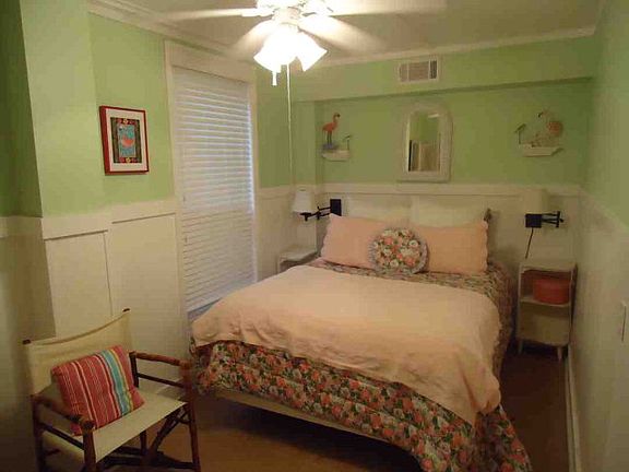 4th image of 1145 College St