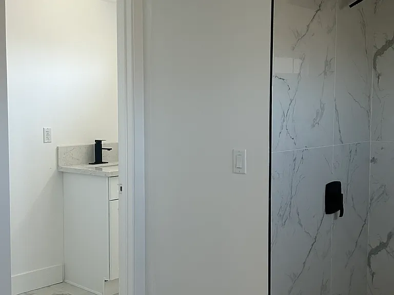 1419 E 61st St #1 — Photo 9