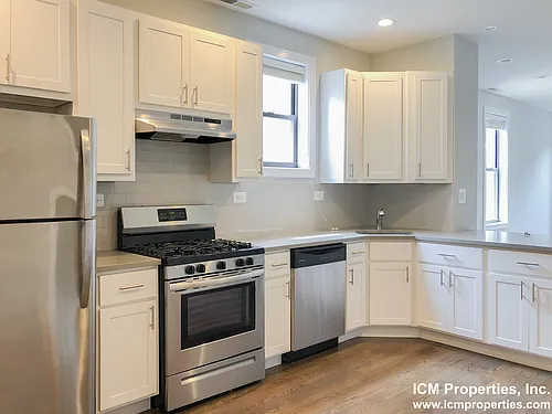 2325 N Southport Ave #3 Photo 1