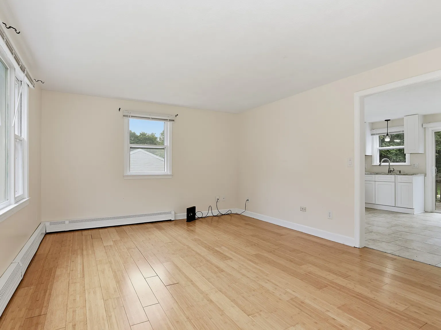 2 bed, 843 sqft, $2,200 — Photo 3