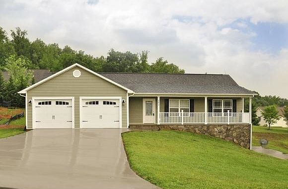 1st image of 212 Wellington Dr