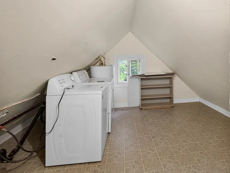 228 Dufferin St #2 — Photo 9