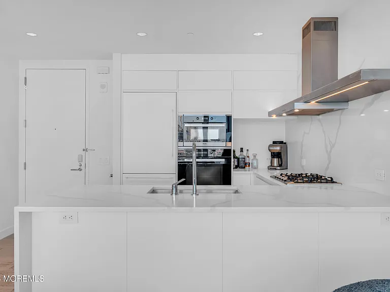 1101 Ocean Ave #1510 — Photo 18