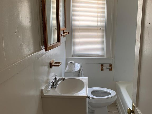 5th image of 1426 Wayburn St