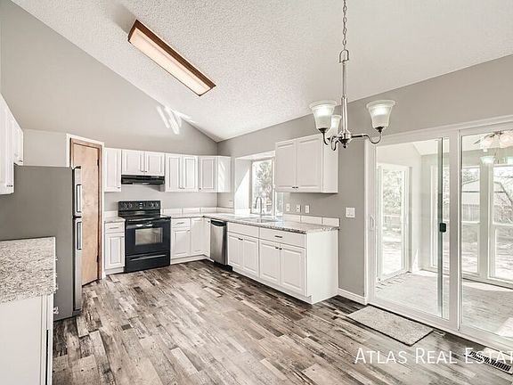 3rd image of 8465 Freemantle Dr