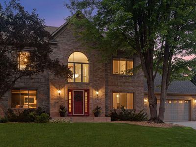 2215 Stone Creek Ln E, Chanhassen, MN, 55317