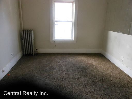 3rd image of 60 Kinsley St