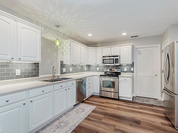 5th image of 8445 Watertown Dr