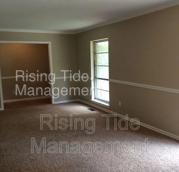 1928 Poplar Dr — Photo 10