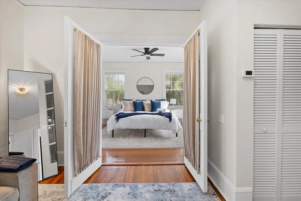 2 bed, 886 sqft, $2,800 — Photo 3