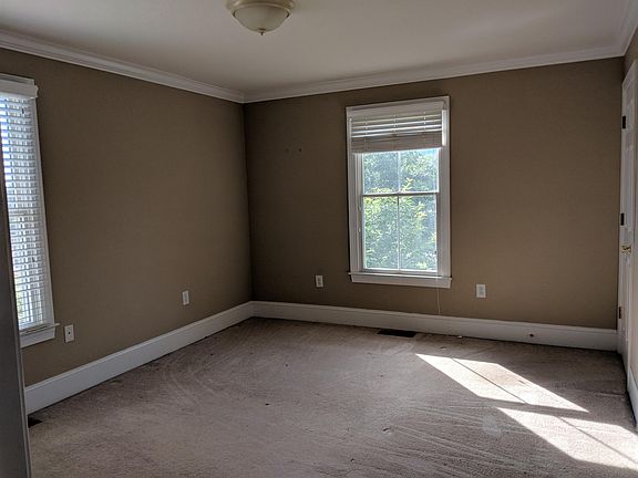 5th image of 814 Village Way N